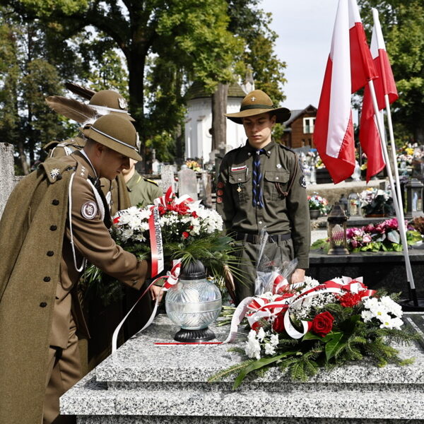 Uroczystości upamiętnieniające 85 rocznicę napadu ZSRR na Polskę - uroczystości na cmentarzu