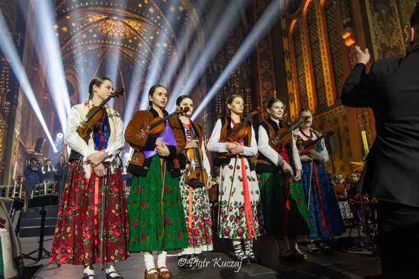 IV Kolędowanie u Tronu Matki Bożej Rabczańskiej z "Małą Armią Janosika"