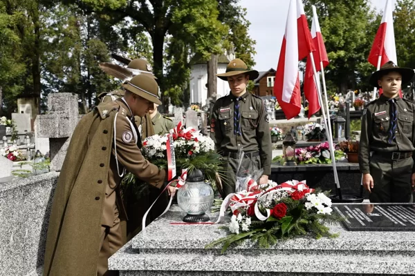 Uroczystości upamiętnieniające 85 rocznicę napadu ZSRR na Polskę - uroczystości na cmentar